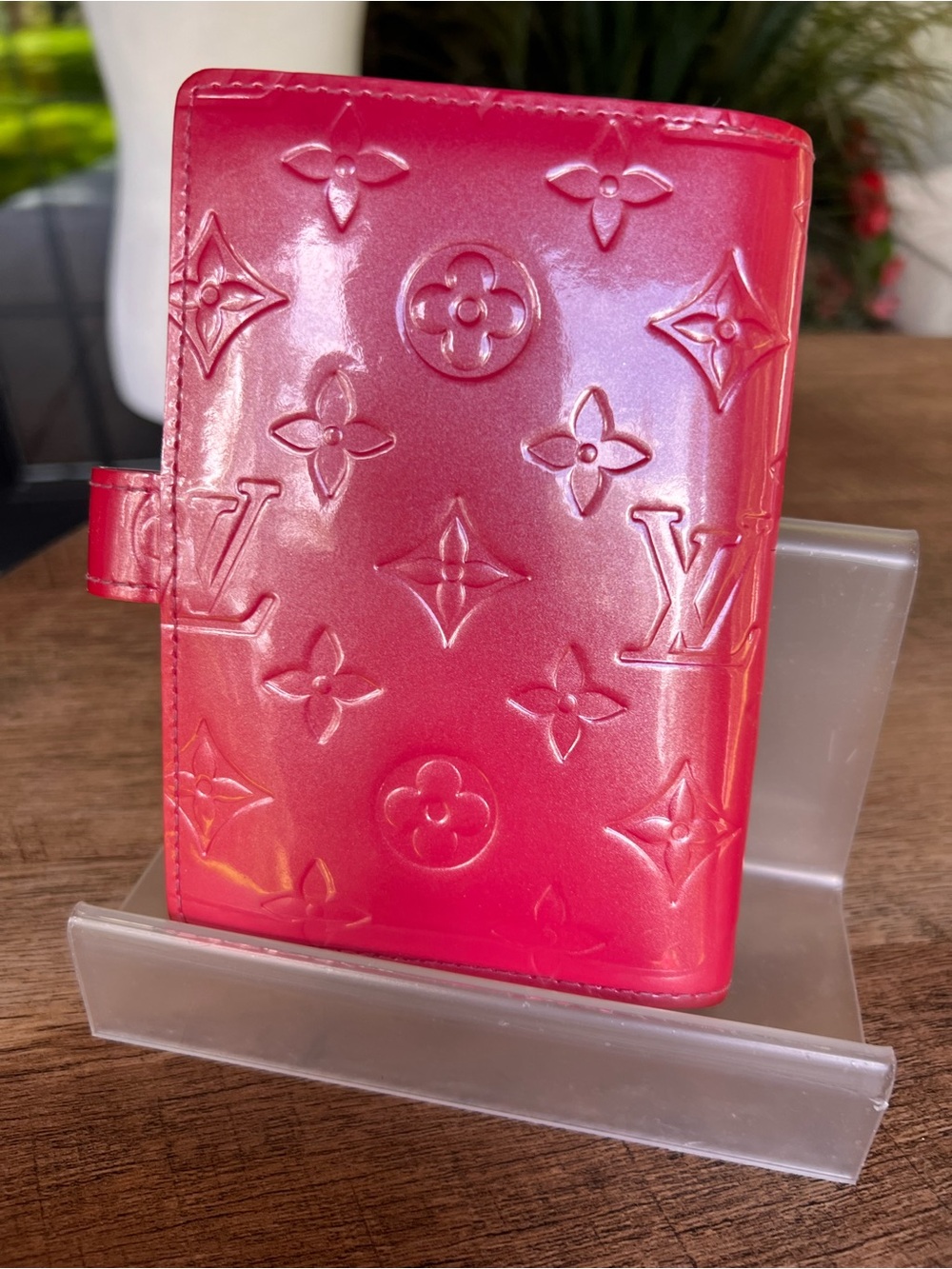 Louis Vuitton Vernis Monogram Small Agenda Cover in Shiny Rose Pop Hot Pink - Picture 8 of 10